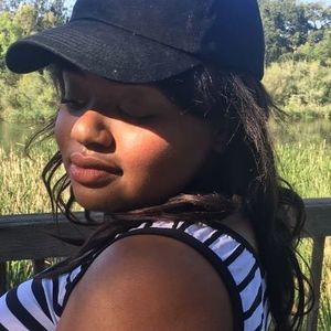 Meet your Posher, Nia